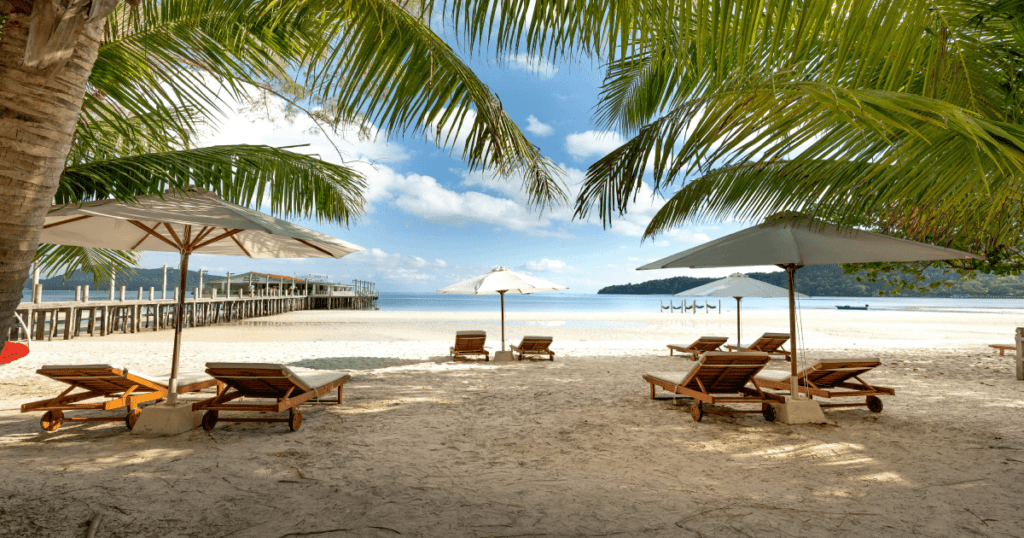 푸켓: a beach with chairs and umbrellas