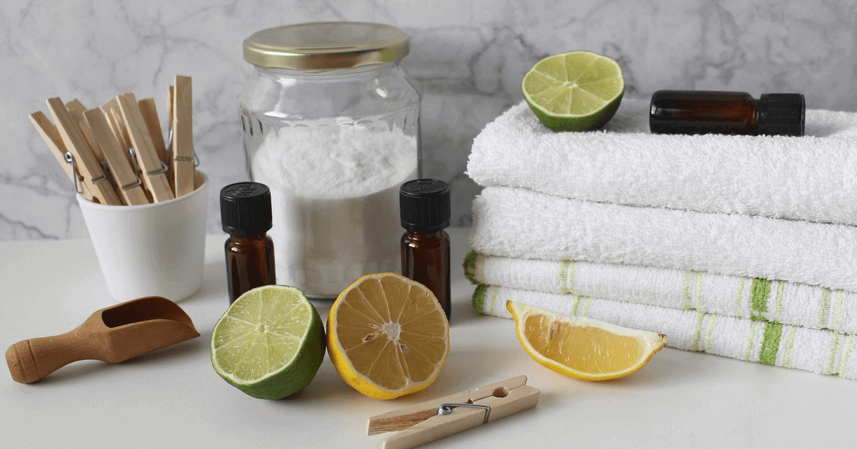 a group of lemons and limes next to towels, 천연세제종류와 만드는 법